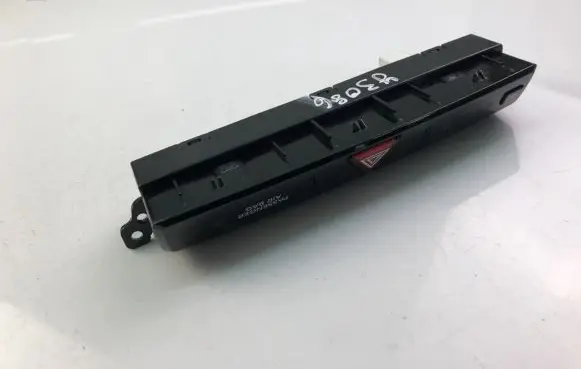 Hyundai i20 (GB IB) Hazard light switch 937501J510