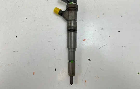 BMW X5 E53 Fuel injector 7789661