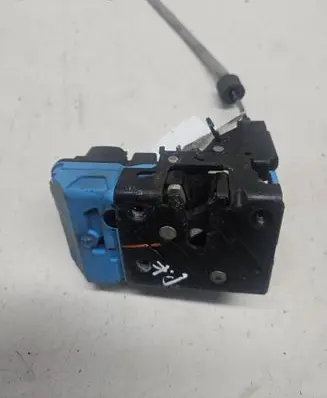 Volvo V70 Front door lock 30663040
