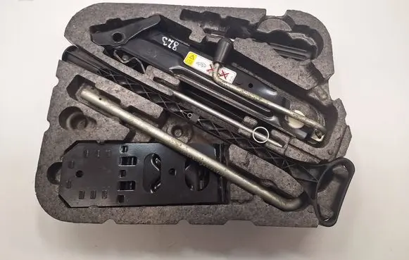 Mini One - Cooper Coupe R56 Tool set 71106778555