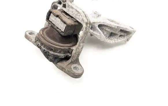 Opel Vivaro Engine mount bracket 112841371R