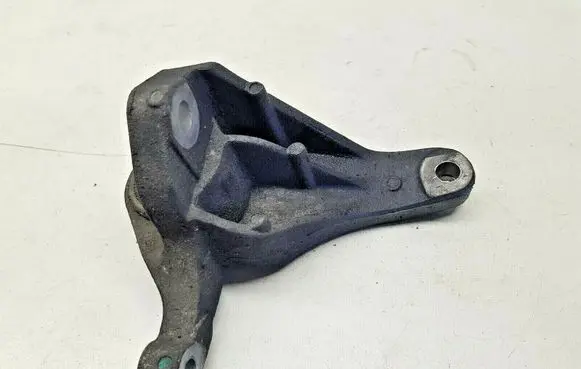 Ford Focus Engine mounting bracket 3M516P093AE