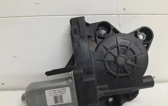 Volvo V70 Front door window regulator motor 970713
