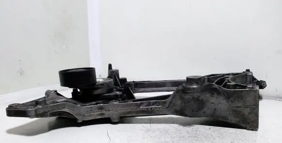 Mercedes-Benz C W204 Generator/alternator bracket A6512011909