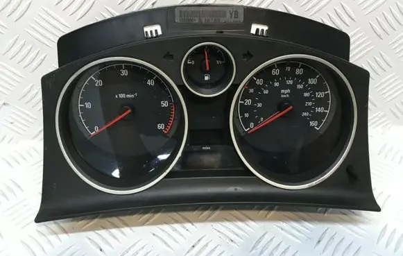Opel Zafira B Speedometer (instrument cluster) 13309001