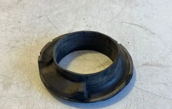 BMW X6 F16 Front coil spring rubber mount 6857002