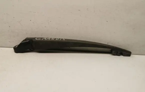 Rear wiper blade arm