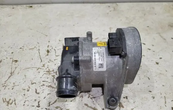 Mercedes-Benz GLE W167 Water pump A2562000500