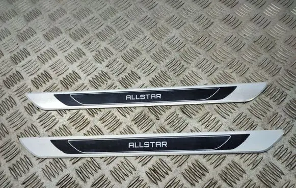 Volkswagen Golf VII Front sill trim cover