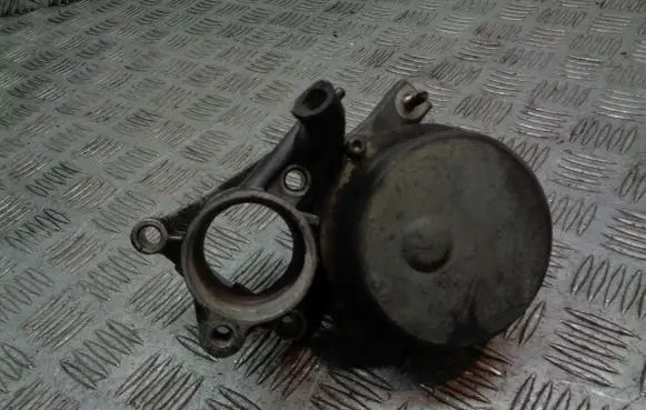 Ford Mondeo Mk III Vacuum pump XS7Q-2A451-BA