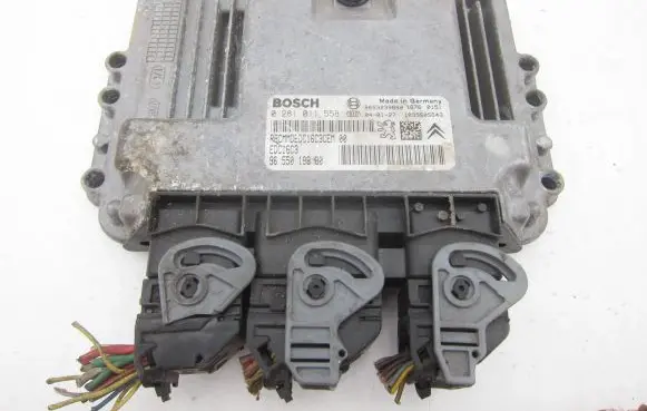 Peugeot 407 Engine control unit/module 0281011558