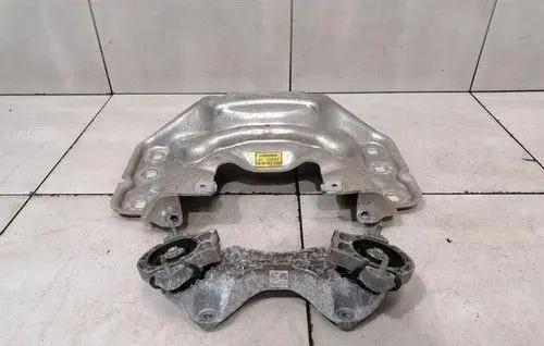 Mercedes-Benz S C217 Gearbox mount A2222420000