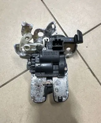 BMW 6 E63 E64 Loading door lock 7113129