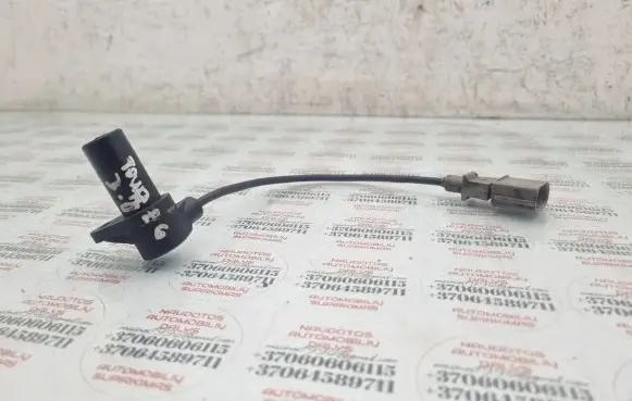 Volkswagen Touareg I Crankshaft position sensor 077905381K