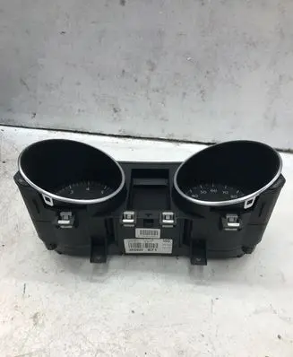 Volkswagen Golf VI Speedometer (instrument cluster) 3219792