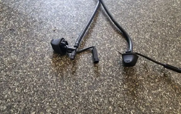 Toyota Avensis T270 Windshield washer spray nozzle 