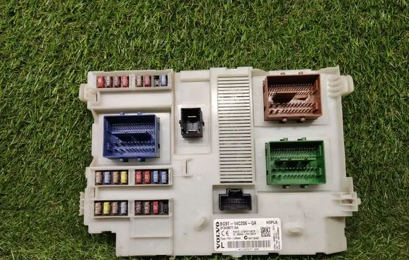 Volvo S60 Power management control unit 31343677AA BG9T14C256GA