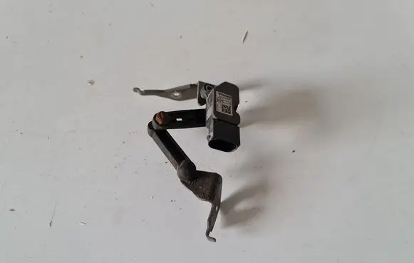 Rear air suspension level height sensor