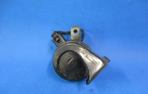 Volkswagen Polo V 6R Horn signal 6R0951221A