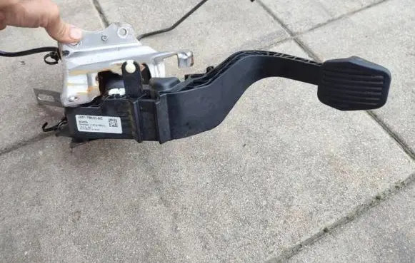Ford Focus Clutch pedal JX617B633AC
