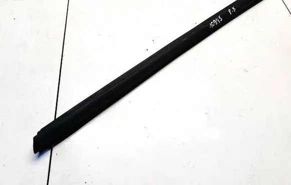 Mercedes-Benz GL X164 Front door glass trim molding 