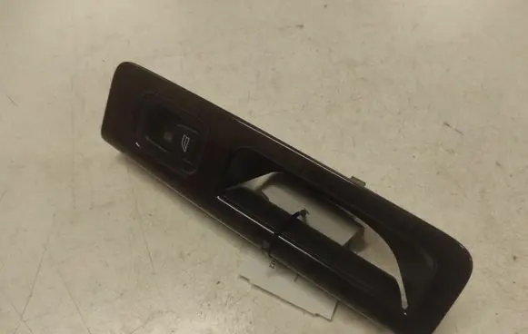 Volvo V50 Electric window control switch 8679682