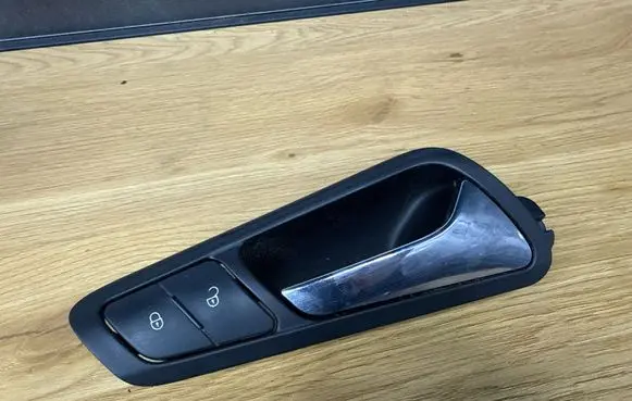 Volkswagen PASSAT B6 Front door interior handle 3C2837114D