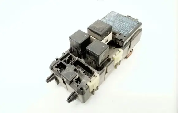 Mitsubishi Space Star Fuse module MR318828 MB953383 MB953381