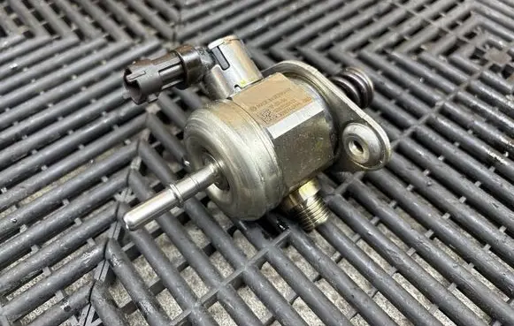Alfa Romeo Giulia Fuel injection high pressure pump 170706