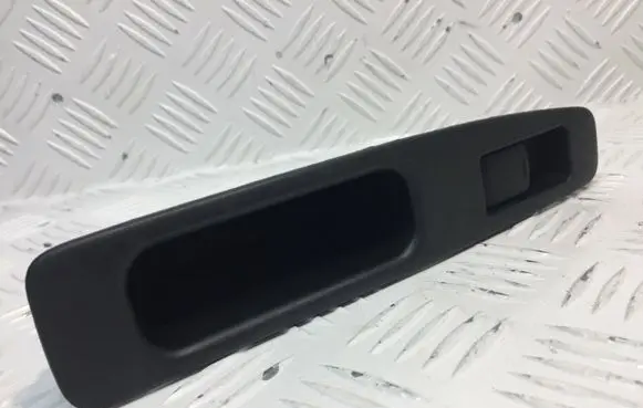 Nissan Qashqai Electric window control switch 82950JD000