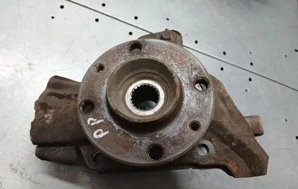 Fiat Punto (176) Front wheel hub