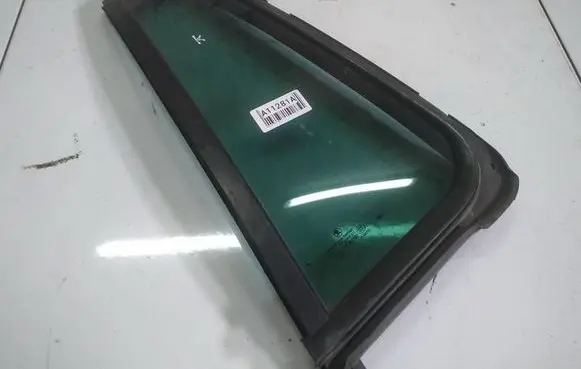 Skoda Octavia Mk2 (1Z) Rear vent window glass AS3