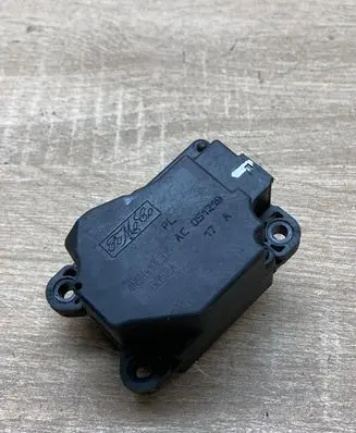 Volkswagen PASSAT B6 Air flap motor/actuator 4N5H19E616