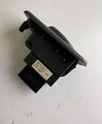 Mitsubishi Pajero Electric window control switch MR751813 C8FPS5101