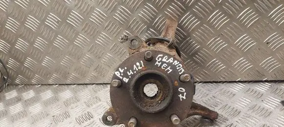 Mitsubishi Grandis Front wheel hub