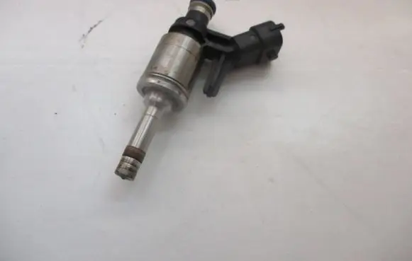 BMW 1 F20 F21 Fuel injector 0261500073 V759162380 N13B16A