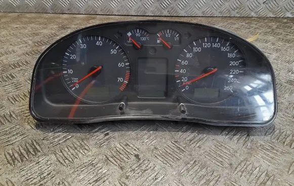 Volkswagen PASSAT B5 Speedometer (instrument cluster) 3b0919881g