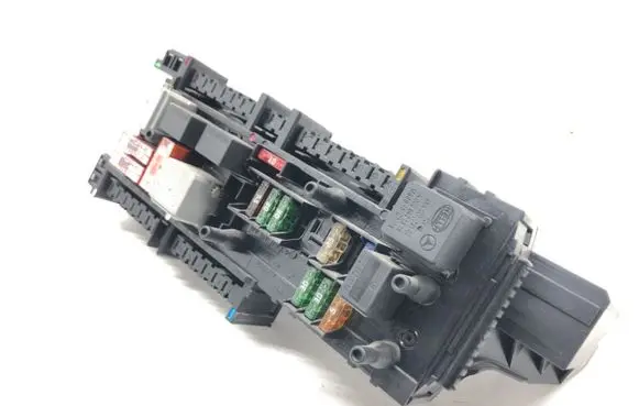 Mercedes-Benz GLK (X204) Fuse box set 0-1670658-1
