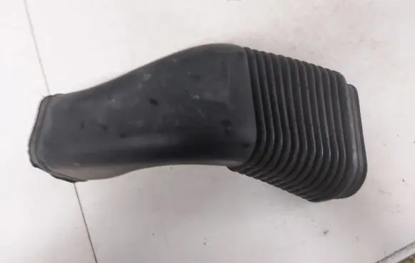 BMW X3 E83 Air intake hose/pipe 13713401555 13713401556