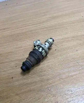 Mercedes-Benz E W124 Fuel injector 0000786423 D6340