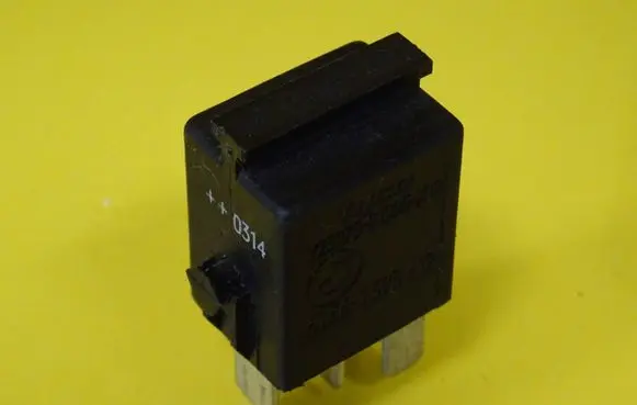 BMW 5 E39 Other relay 1393412 61.36-1393412 61361393412