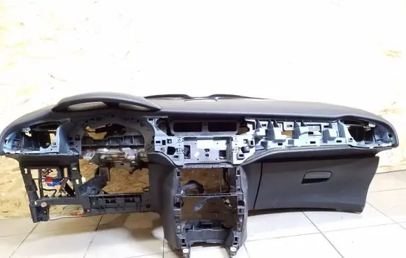 Citroen C3 Picasso Dashboard 9684153480 9684150977
