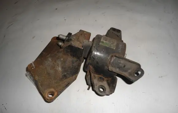 KIA Carens III Gearbox mount