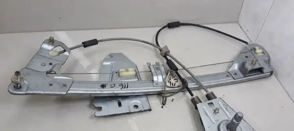 Rear door manual window regulator