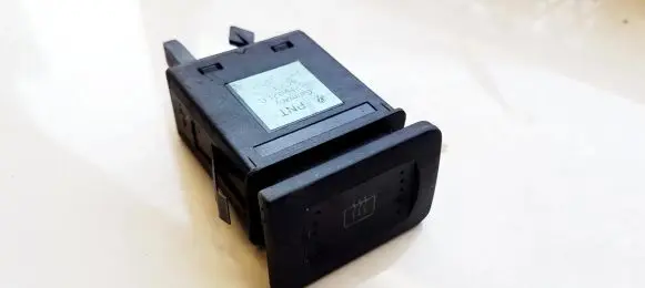 Volkswagen Golf IV Windscreen/window heater switch