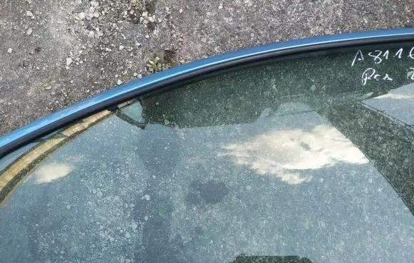 Peugeot 206 Front door window glass four-door