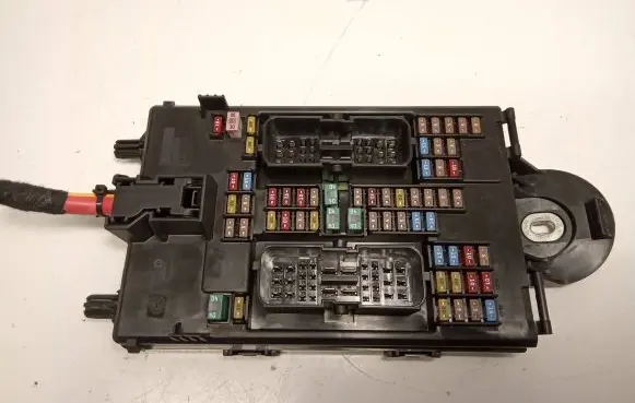 Volvo XC60 Fuse module 31682732 K067R 32209198