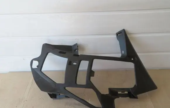 Peugeot 3008 II Front bumper mounting bracket 9815337580 P84UPPER