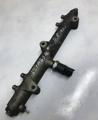 Volvo V70 Fuel main line pipe