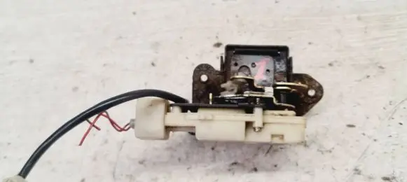 Mazda Premacy Tailgate/trunk/boot lock/catch/latch 001017